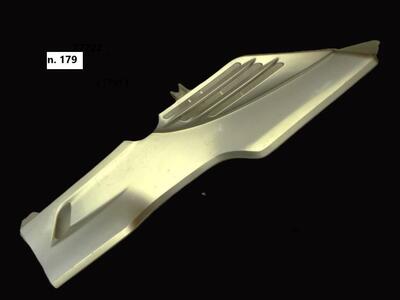 Carena fianchetto sottopedana destra Suzuki Burgma