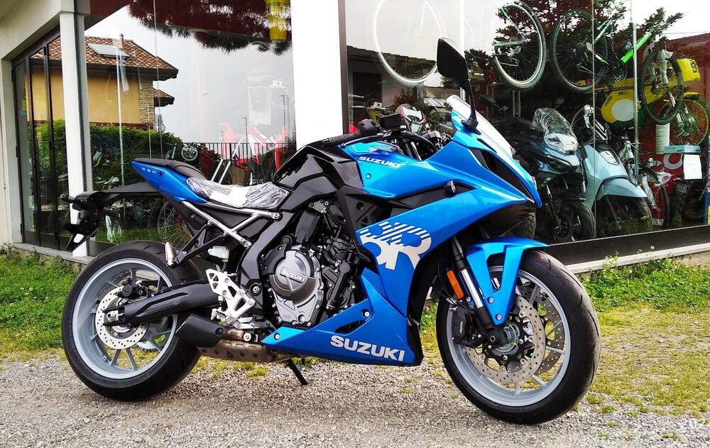 Suzuki GSX-8R (2024 - 25)