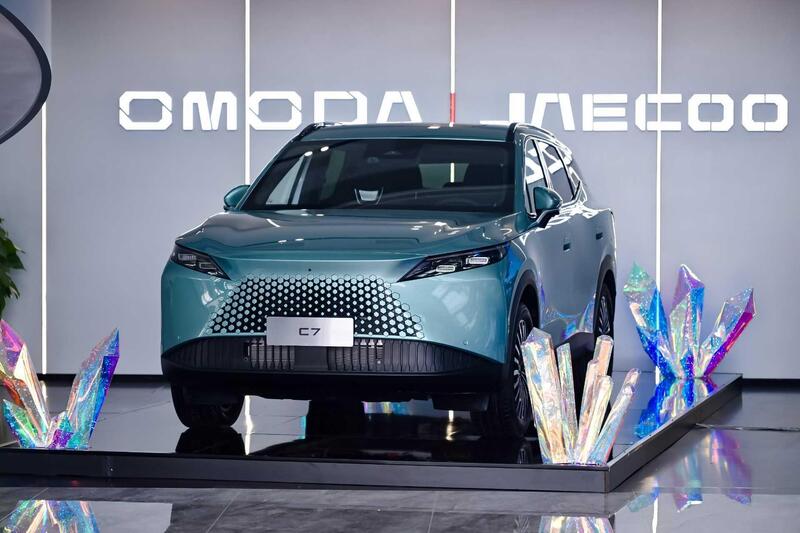 Omoda 7: la NEO suv stilosa che gioca con le luci &quot;super rosse&quot;