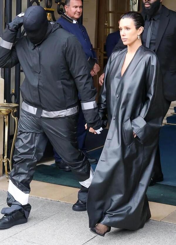 Bianca Censori, Kanye West vuole un matrimonio con lei nuda, praticamente (e invitando Kim Kardashian?)