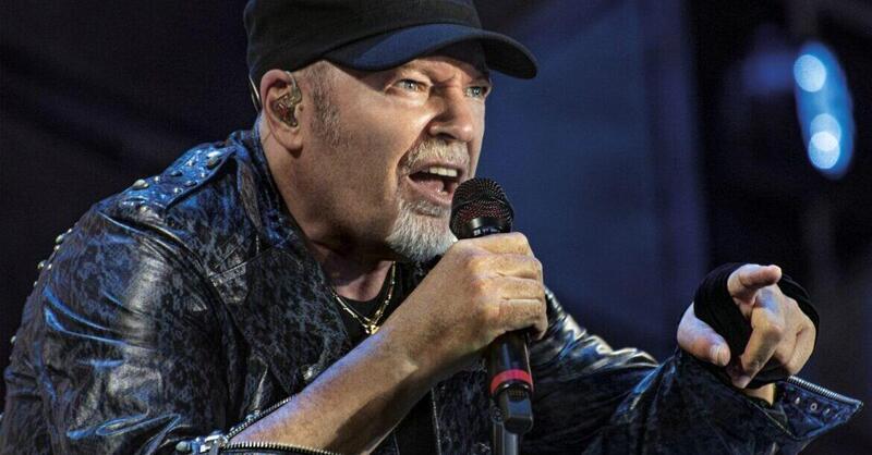 Vasco Rossi prova il robotaxi Waymo: "È il futuro"