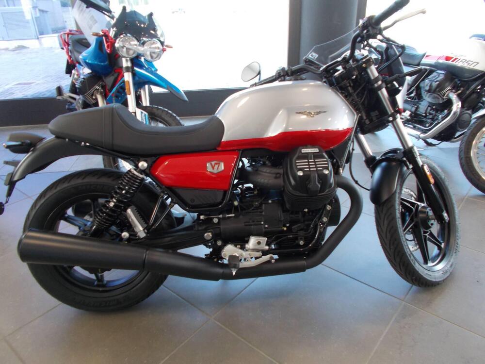 Moto Guzzi V7 Stone Corsa (2023 - 25) (2)
