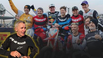 Troy Bayliss batte Casey Stoner, che spettacolo la Gara dei Campioni a Eicma [VIDEO]