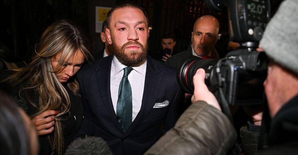 Ufc, Conor McGregor risponde alle accuse di stupro e sul tradimento. Ma la faccia della fidanzata... Intanto il videogioco Hitman fa fuori la (ex?) star Mma, perch&eacute;...