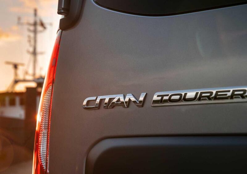 Mercedes-Benz eCitan Tourer (2023-->>) (14)