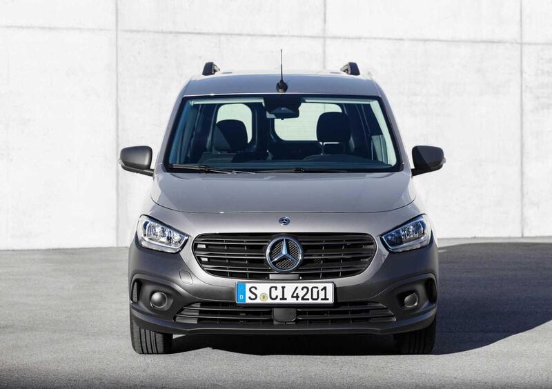 Mercedes-Benz eCitan Tourer (2023-->>) (6)
