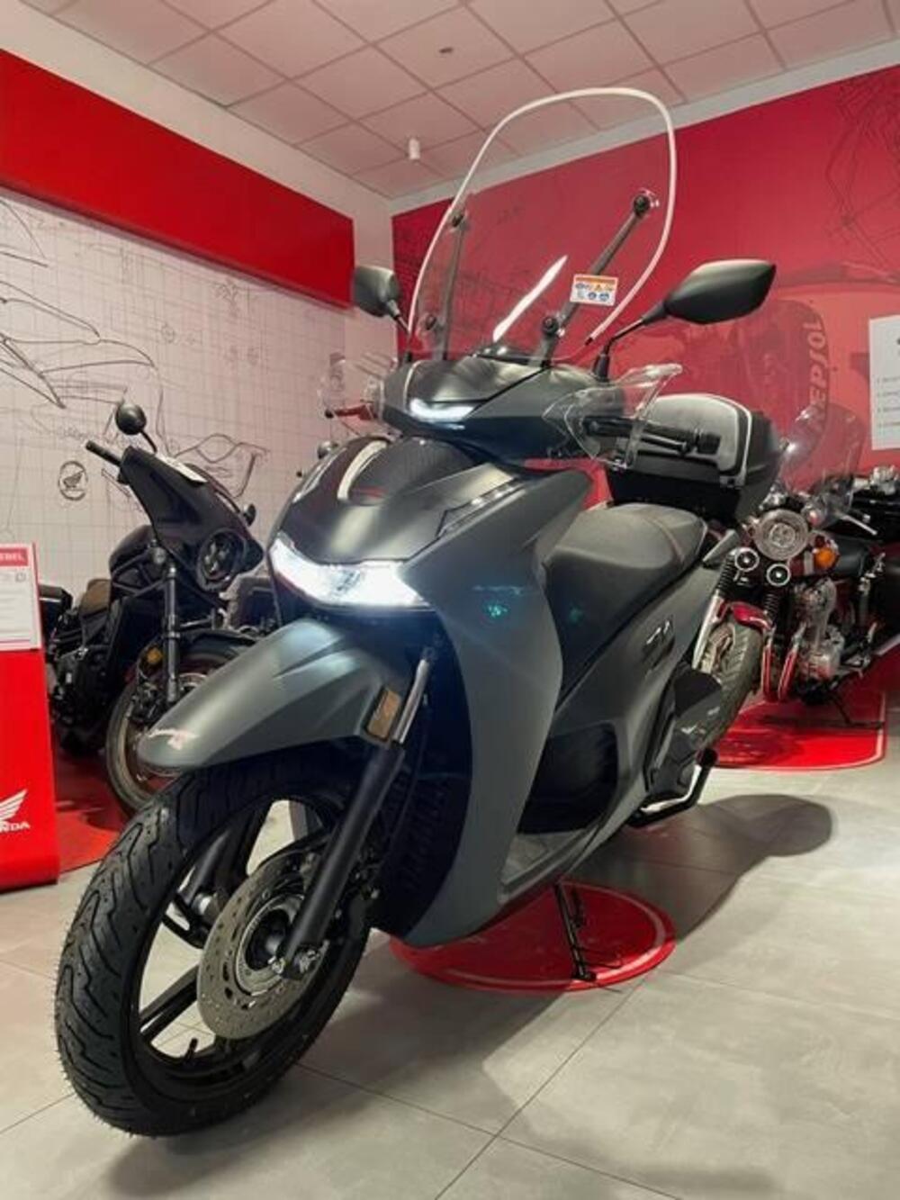 Honda SH 350i Sport (2025) (2)