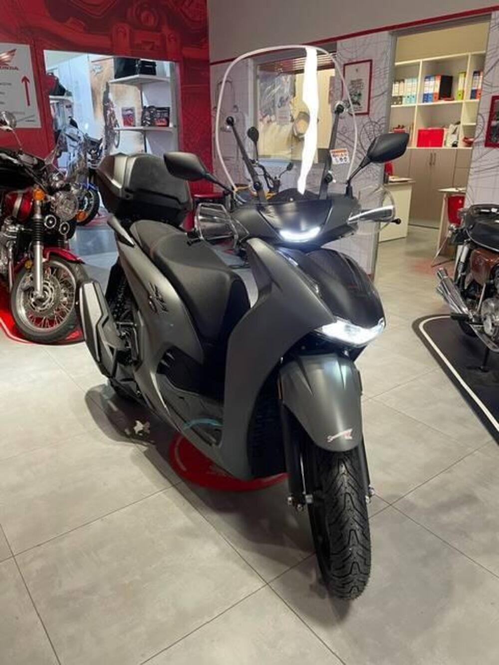 Honda SH 350i Sport (2025) (4)