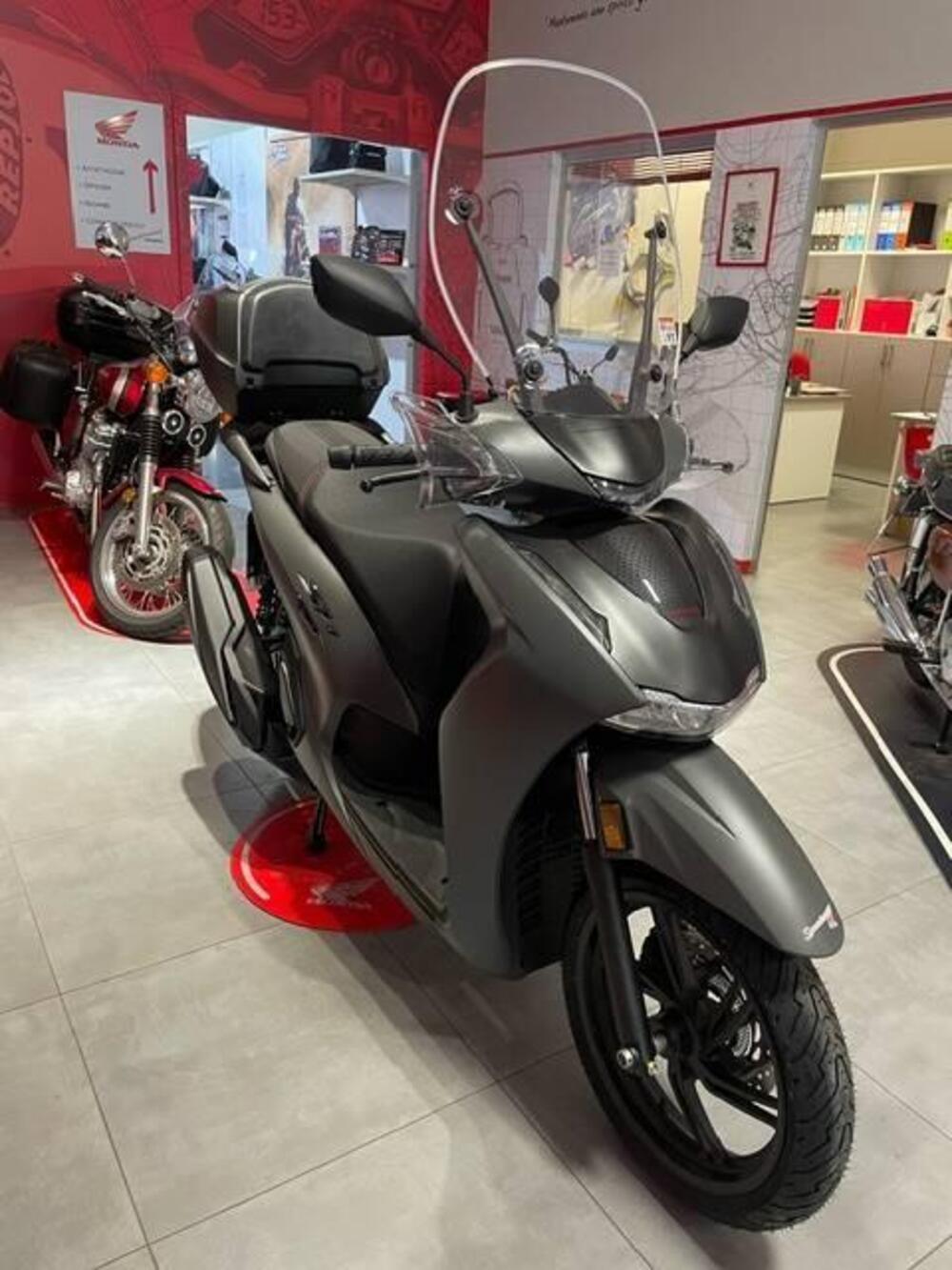 Honda SH 350i Sport (2025) (5)