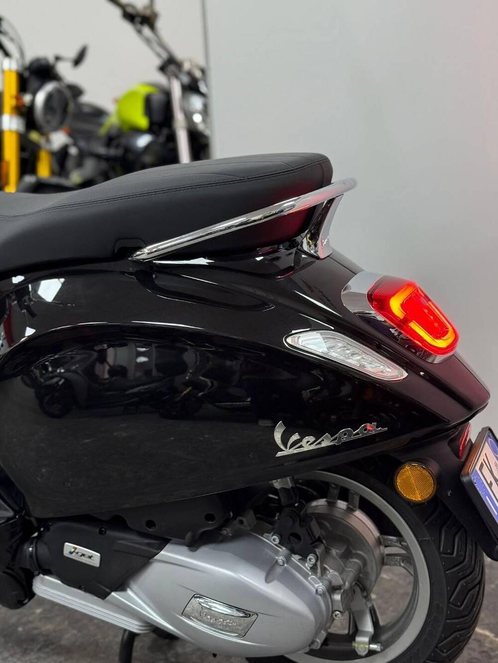 Vespa Primavera 125 (2024 - 25) (8)