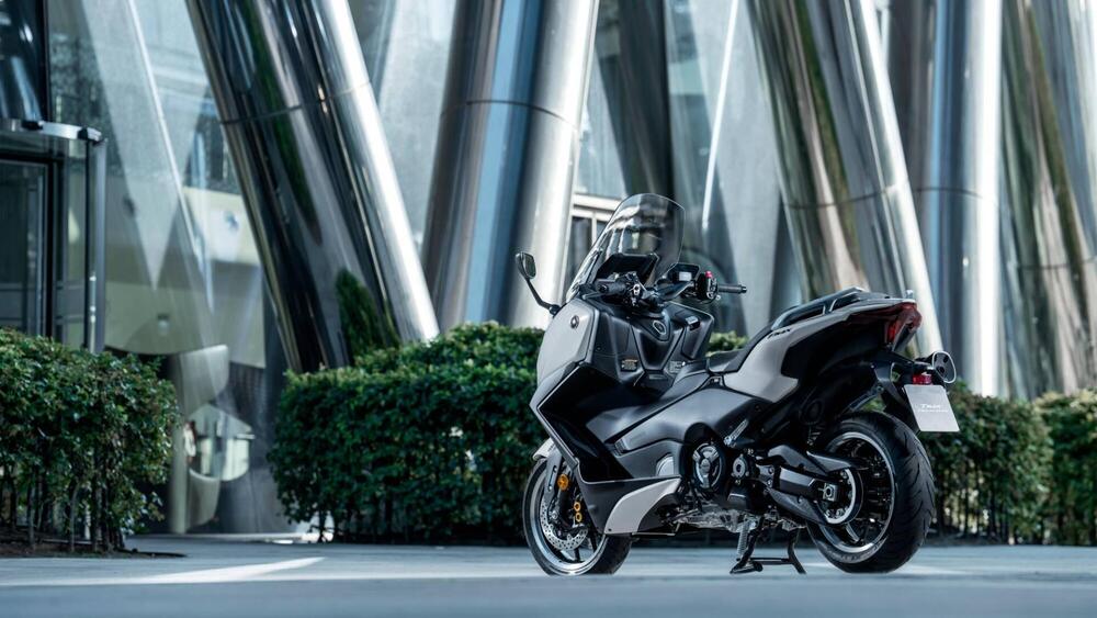 Yamaha T-Max 560 Tech Max (2025) (14)