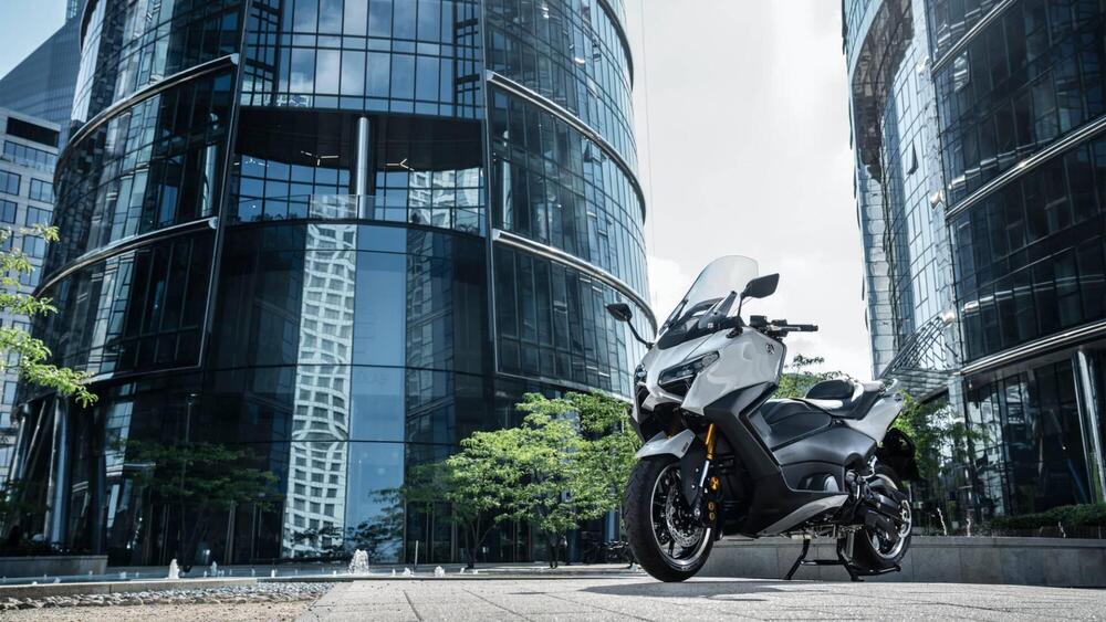 Yamaha T-Max 560 Tech Max (2025) (15)