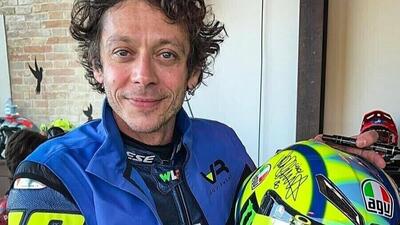 MotoGP 2024. Un casco di Valentino Rossi all'asta per aiutare Valencia (intanto il circuito sta per riaprire)