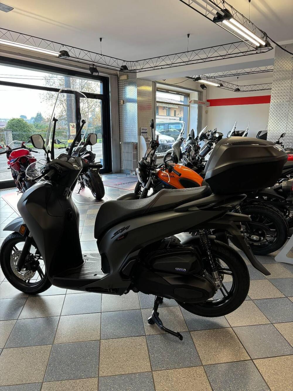 Honda SH 350i Sport (2025) (3)