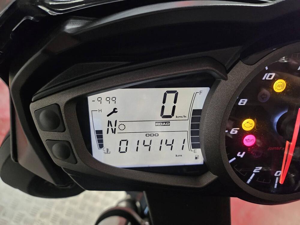 Triumph Street Triple 765 R (2023 - 25) (3)