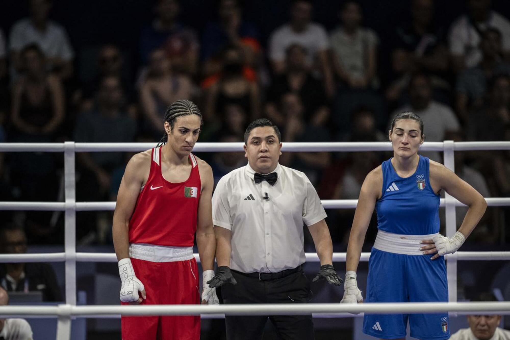 Il momento dell&#039;annuncio della vittoria di Imane Khelif alle Olimpiadi di Parigi