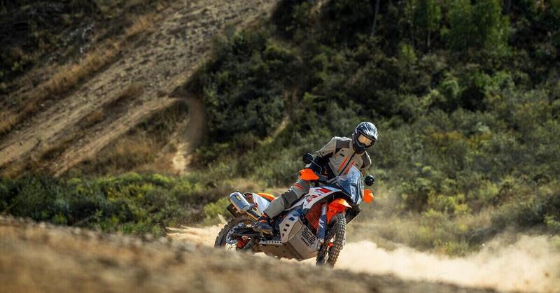 KTM 890 ADVENTURE R 2025: novit&agrave; per la regina dell&#039;offroad