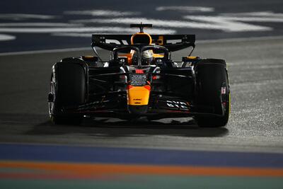 F1. Verstappen stupisce nelle qualifiche in Qatar, e con Russell ridimensiona la McLaren. Ferrari insegue