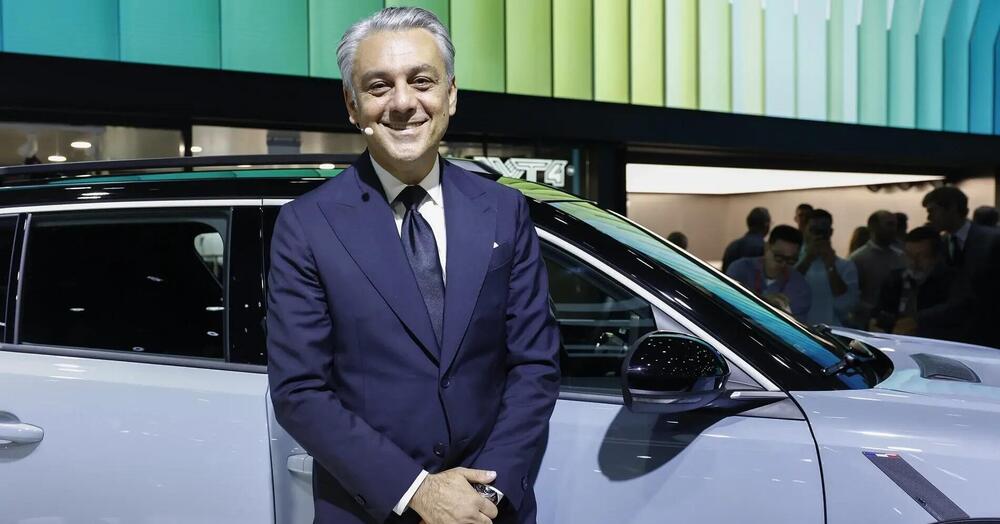 Ok, ma chi caz*o &egrave; Luca De Meo, scelto da Elkann al posto di Tavares in Stellantis (forse)? Dal rilancio della Fiat 500 alla svolta per le auto elettriche in Renault...