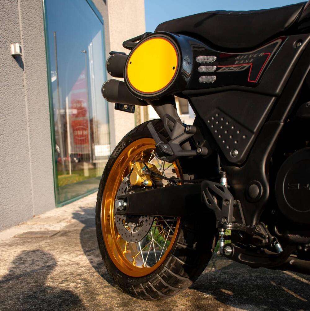 Swm Silver Vase 650 (2025 - 26) (4)