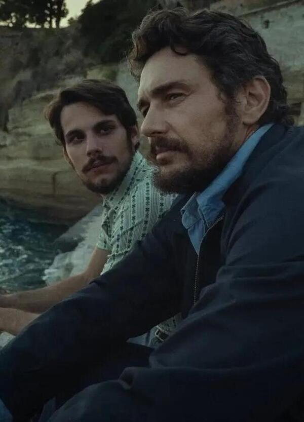 Abbiamo visto Hey Joe, il film con James Franco, al cinema. Ma com&#039;&egrave;? E cos&rsquo;hanno lasciato gli americani a Napoli? Sigarette, Jack Daniel&rsquo;s, navi da guerra e un&rsquo;idea: che al giusto prezzo tutto &egrave; in vendita&hellip;