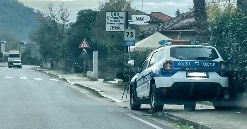 Multa con autovelox annullata, l&#039;auto dei vigili era in divieto di sosta