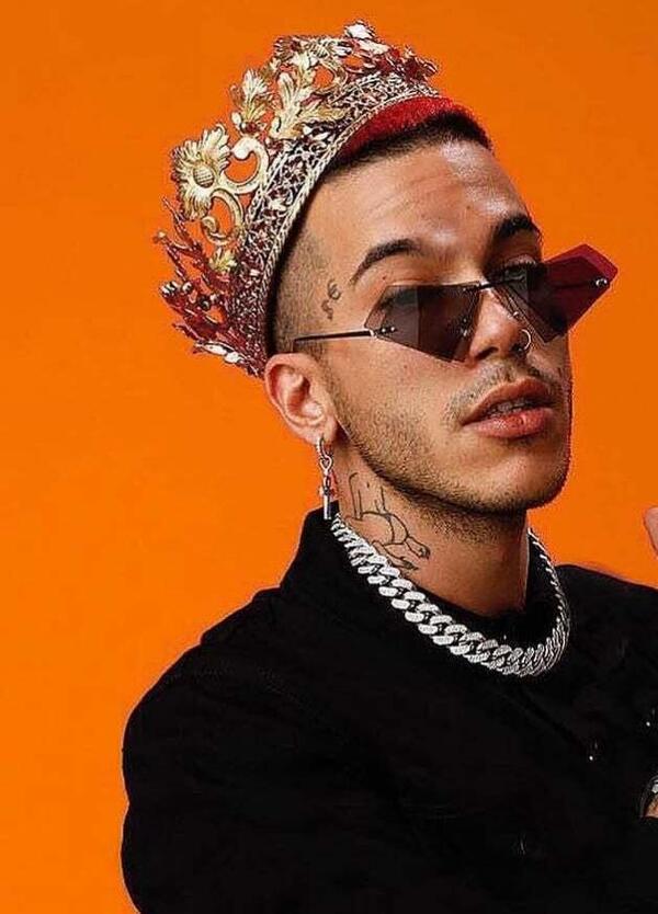 Sfera Ebbasta scivola sull&rsquo;adv? Shade lo copia sulle cure per ricchi al San Raffaele, ma lo smaschera sulla pubblicit&agrave; occulta sui social? Ecco cos&rsquo;&egrave; successo&hellip;