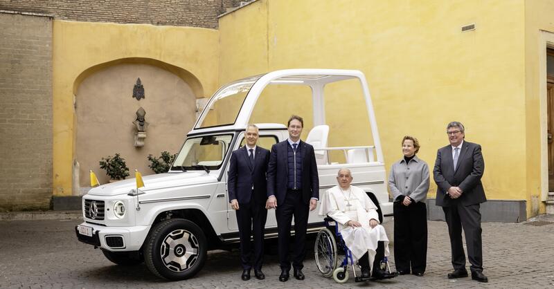 La nuova Papamobile &egrave; una Mercedes Classe G elettrica