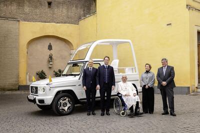 La nuova Papamobile &egrave; una Mercedes Classe G elettrica