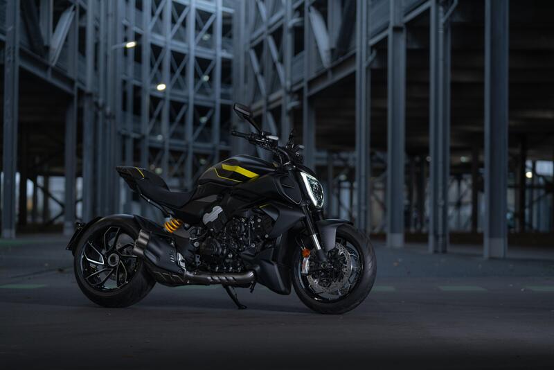 Nuova Ducati Diavel V4 2025 in livrea &quot;Black Roadster&quot;