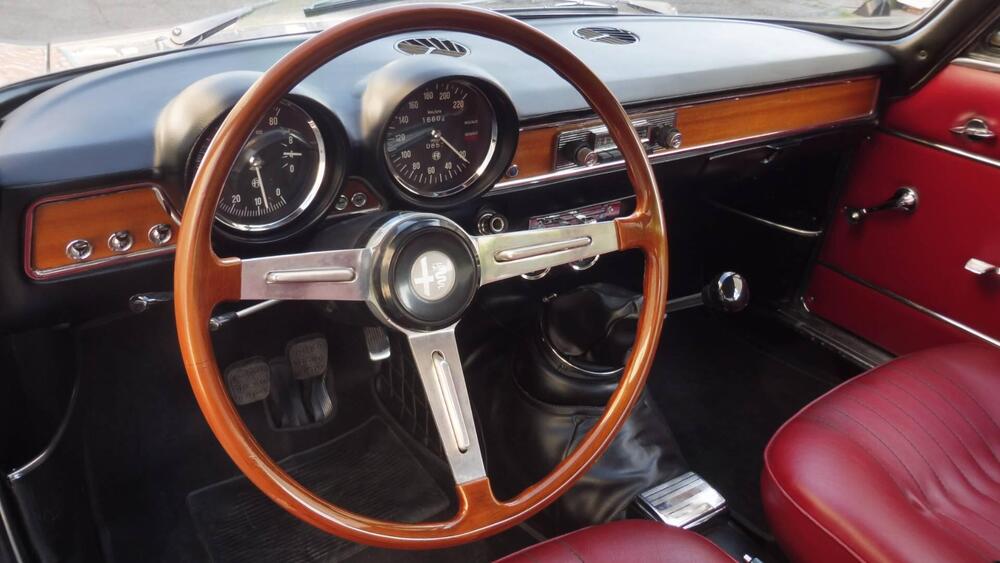 Alfa Romeo GT junior 1300 d'epoca a Mantova (11)