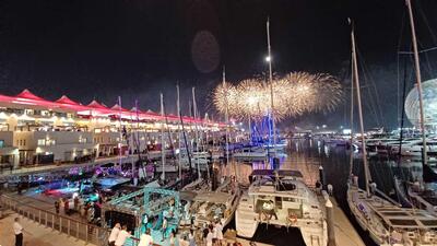 F1. Ad Abu Dhabi Verstappen scherza sulla gravidanza "Menomale che non sono gemelli!" e su Hamilton in Ferrari ci dice che...
