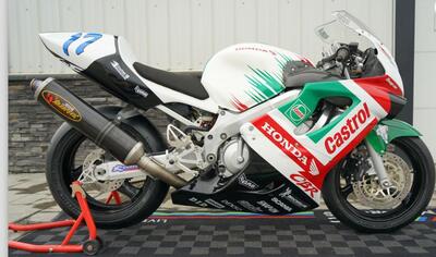 La Honda CBR 600F F4 di Pere Riba all'asta!