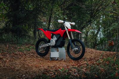 Stark Future presenta la Stark Varg EX: la moto da enduro elettrica [VIDEO]