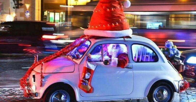 Posso decorare l&#039;auto per Natale? Il Codice della Strada non dice (ovviamente) nulla di definitivo