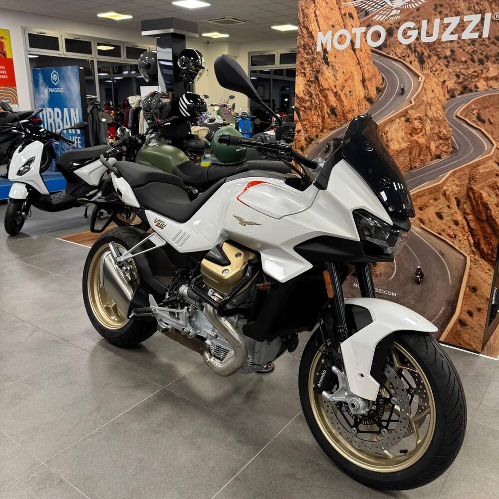 Moto Guzzi V100 Mandello (2022 - 24)