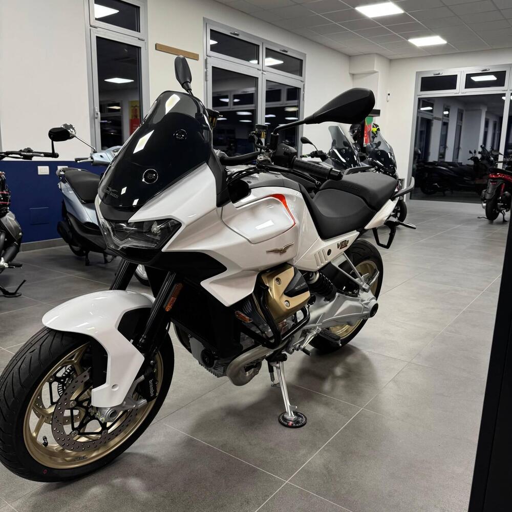 Moto Guzzi V100 Mandello (2022 - 24) (2)