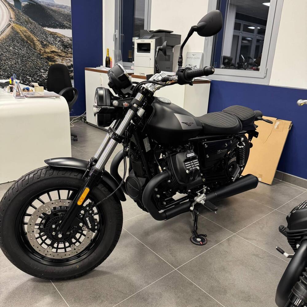 Moto Guzzi V9 Bobber (2021 - 25)