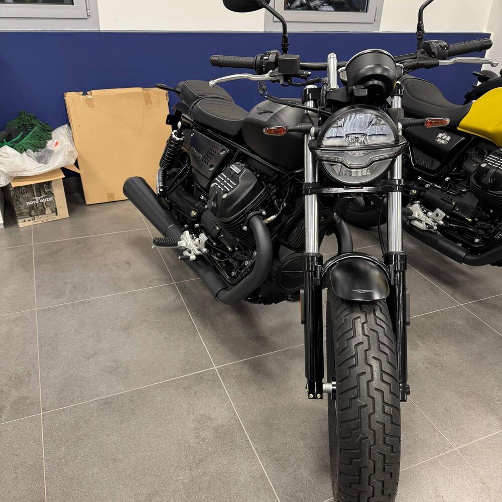 Moto Guzzi V9 Bobber (2021 - 25) (2)