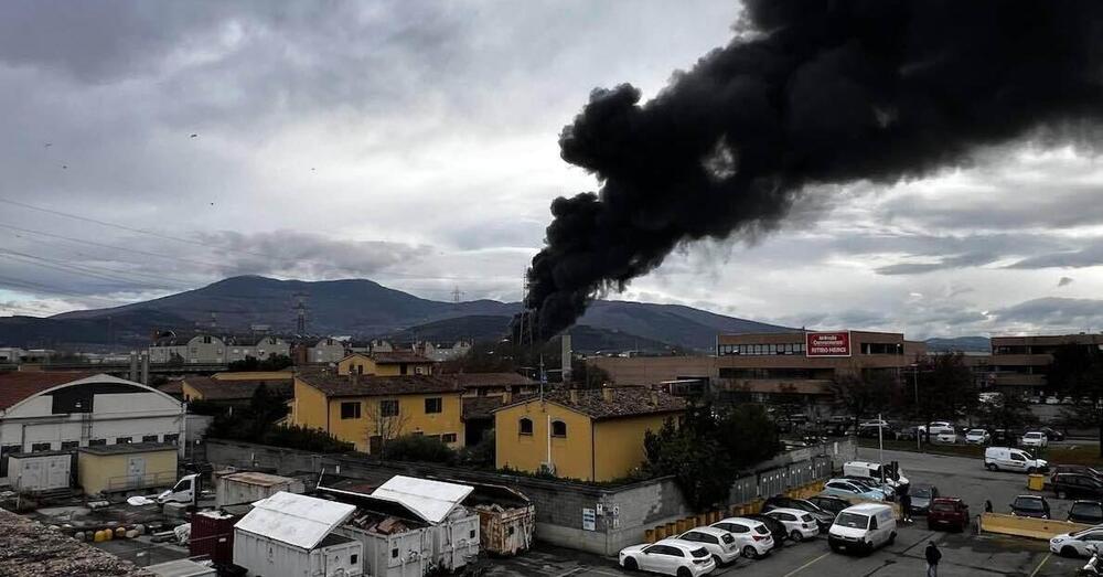 Esplosione al deposito Eni di Calenzano: &egrave; strage di Stato? E perch&eacute; il governo (come l&#039;opposizione) sta zitto? C&#039;entra la partecipazione statale? I morti sul lavoro non li piange nessuno, ma i camionisti raccontano che&hellip;