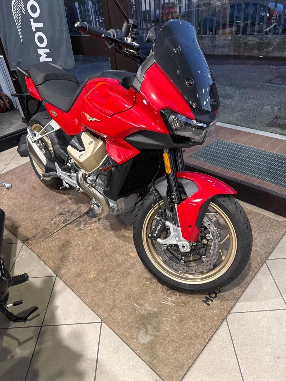 Moto Guzzi V100 Mandello (2022 - 24)