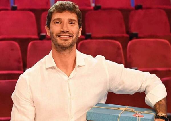 Affari Tuoi, le bombe di Freccero: &quot;De Martino? Specula sulla ludopatia degli italiani&quot;. E sulla chiusura di Striscia la notizia e i reality show&hellip; 