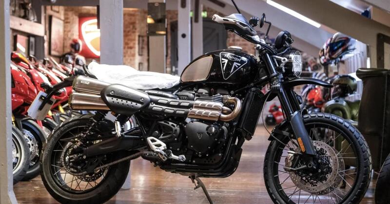 All&rsquo;asta la Triumph Scrambler 1200 di 007 autografata da Daniel Craig 