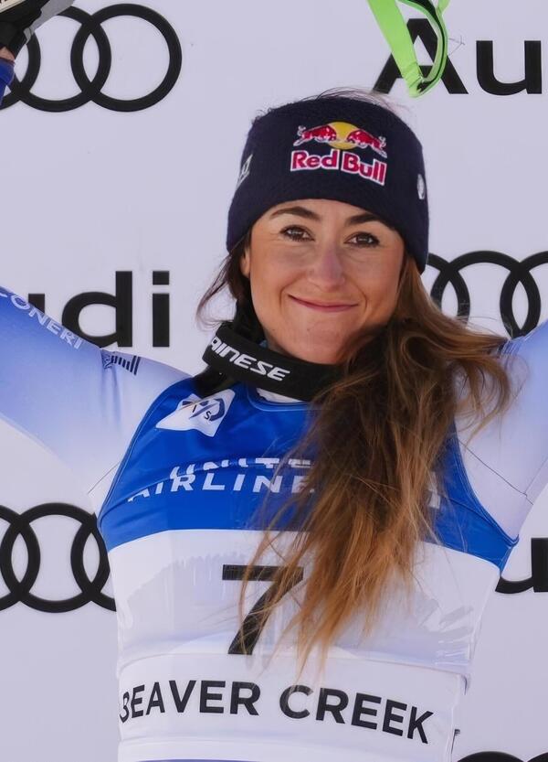 Sofia Goggia, altro che smettere con lo sci: vince a Beaver Creek, il ritorno di una campionessa indomabile, l&rsquo;aquila che vola oltre il dolore e la paura e rinasce dalle ceneri degli infortuni. E con Brignone e Bassino...