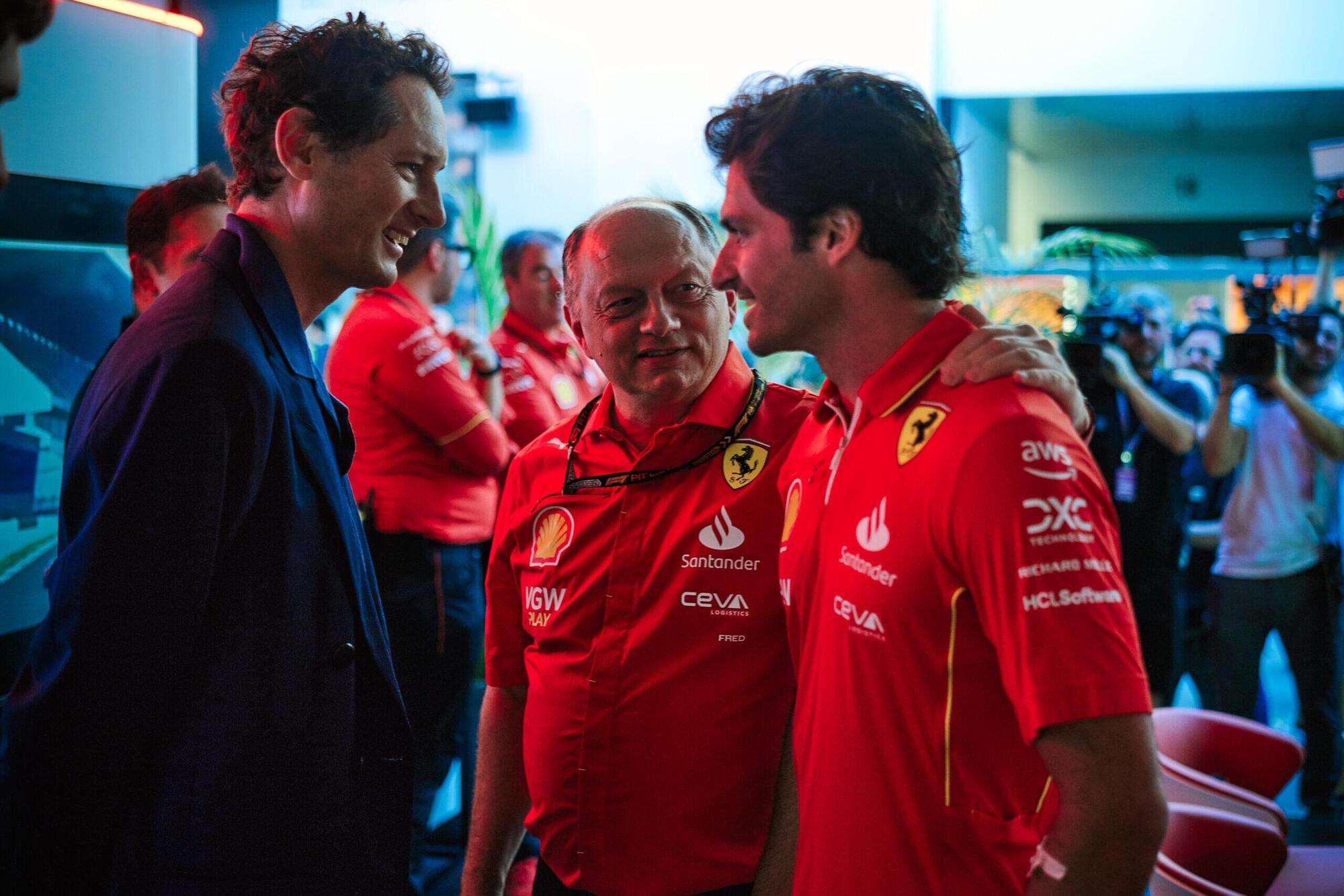 John Elkann, Fred Vasseur e Carlos Sainz