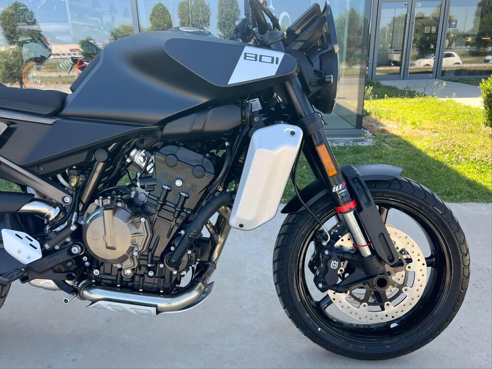 Husqvarna Svartpilen 801 (2024 - 25) (6)