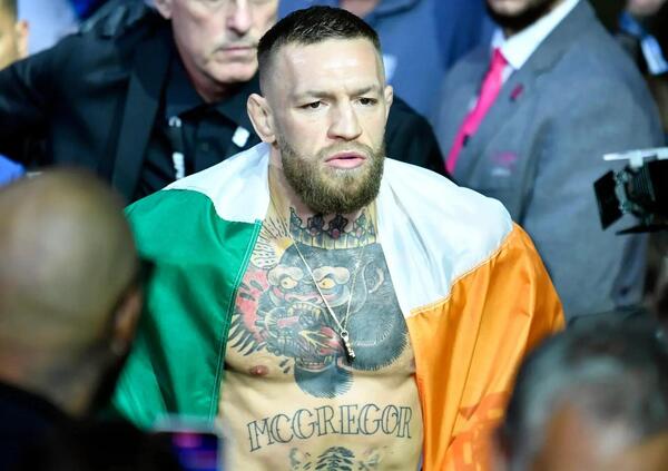 Conor McGregor non torna in Ufc per lo stupro (e la droga?) o perch&eacute; &egrave; scarso? Ecco come lo perculano dopo un video in allenamento. E l&rsquo;ex campione di mma vuole emigrare per salvarsi?