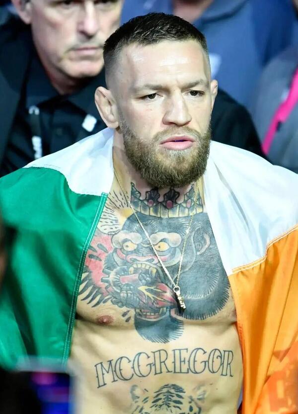 Conor McGregor non torna in Ufc per lo stupro (e la droga?) o perch&eacute; &egrave; scarso? Ecco come lo perculano dopo un video in allenamento. E l&rsquo;ex campione di mma vuole emigrare per salvarsi?