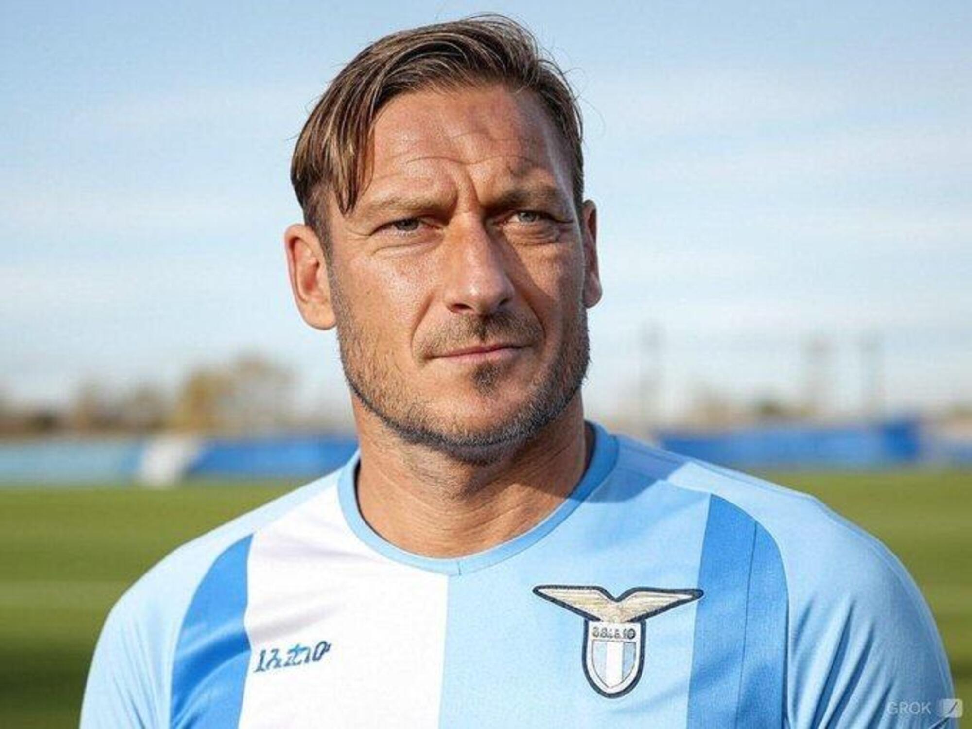 Francesco Totti con la maglia della Lazio (fake)