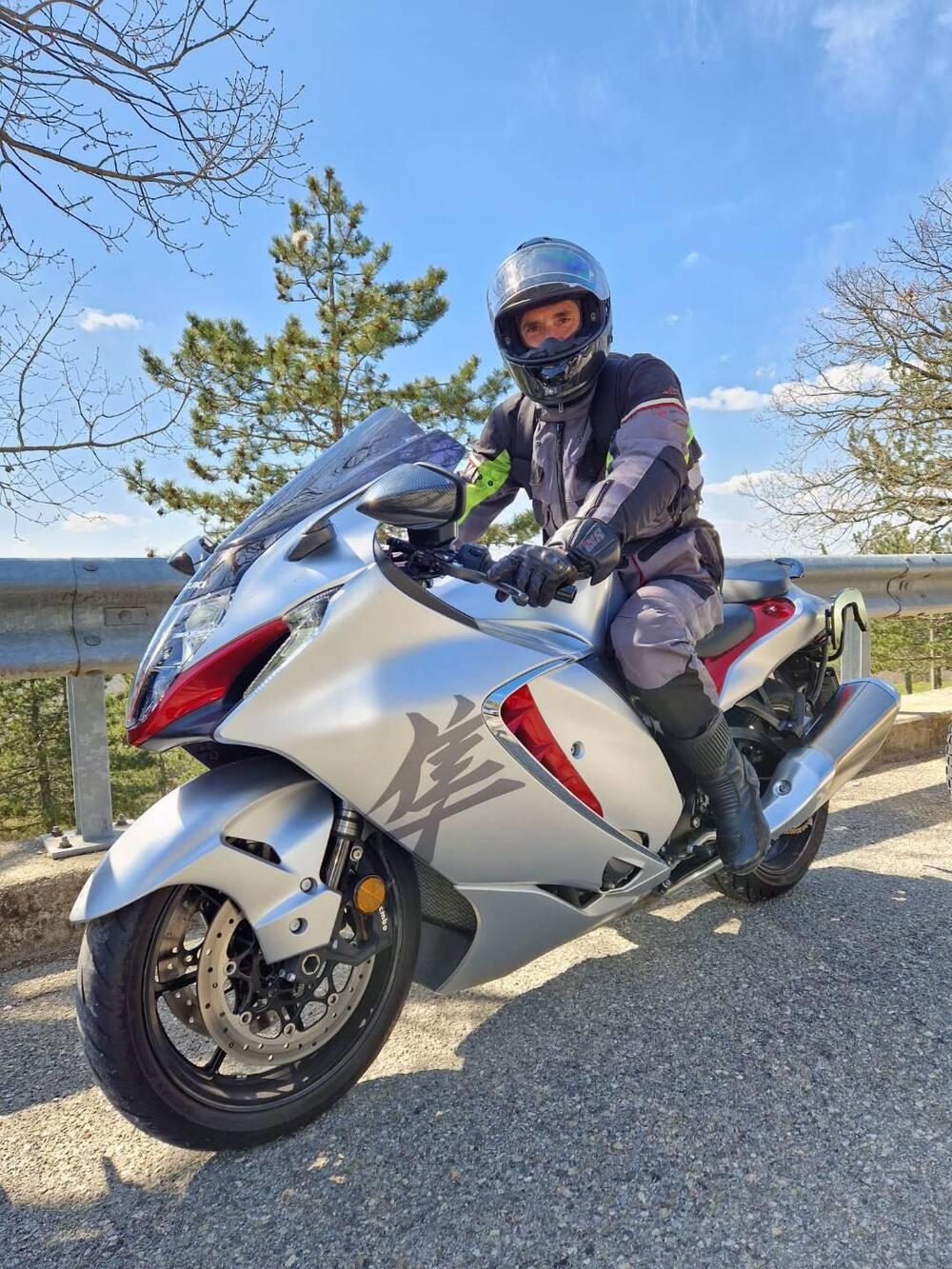Suzuki GSX 1300 R Hayabusa (2021 - 24) (4)